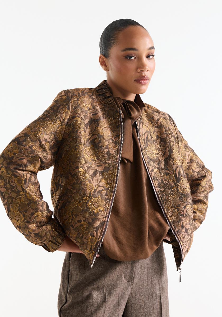 Ivonne | Chaqueta de jacquard camel con textura floral