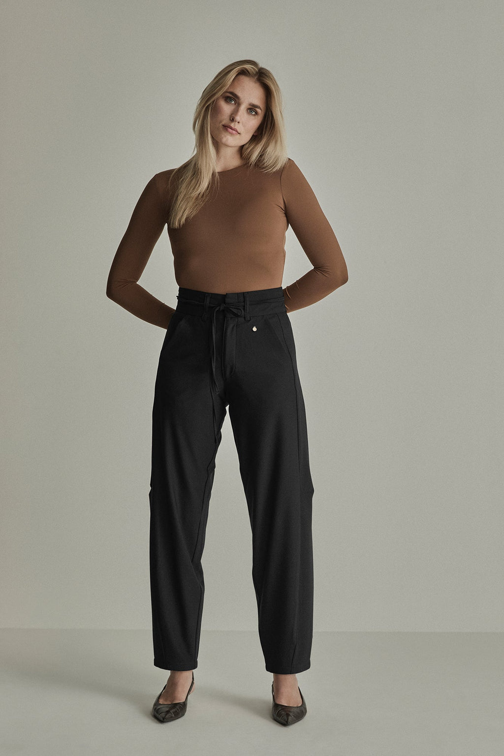 Camelia | Pantalón de crepé negro
