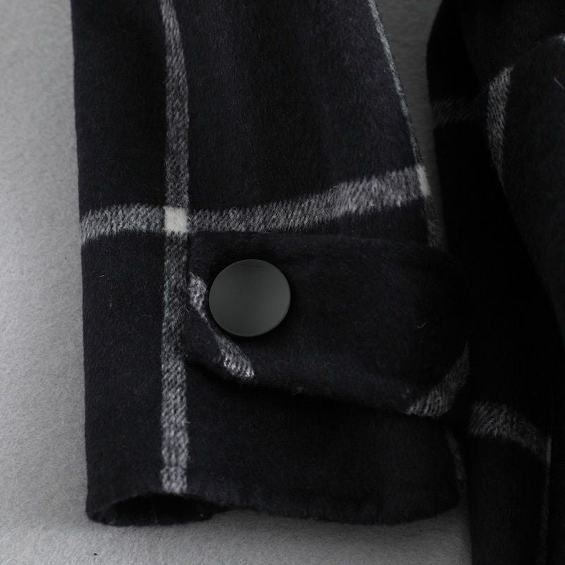 Adoración | Gabardina elegante con forma de cuadrados