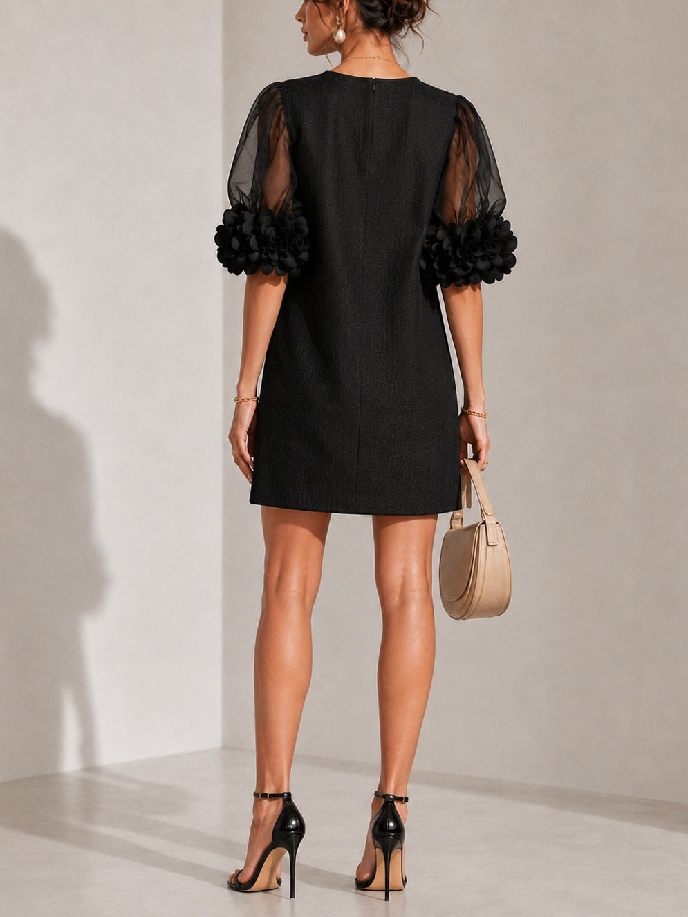 Esperanza | Vestido corto negro de organza con puños florales