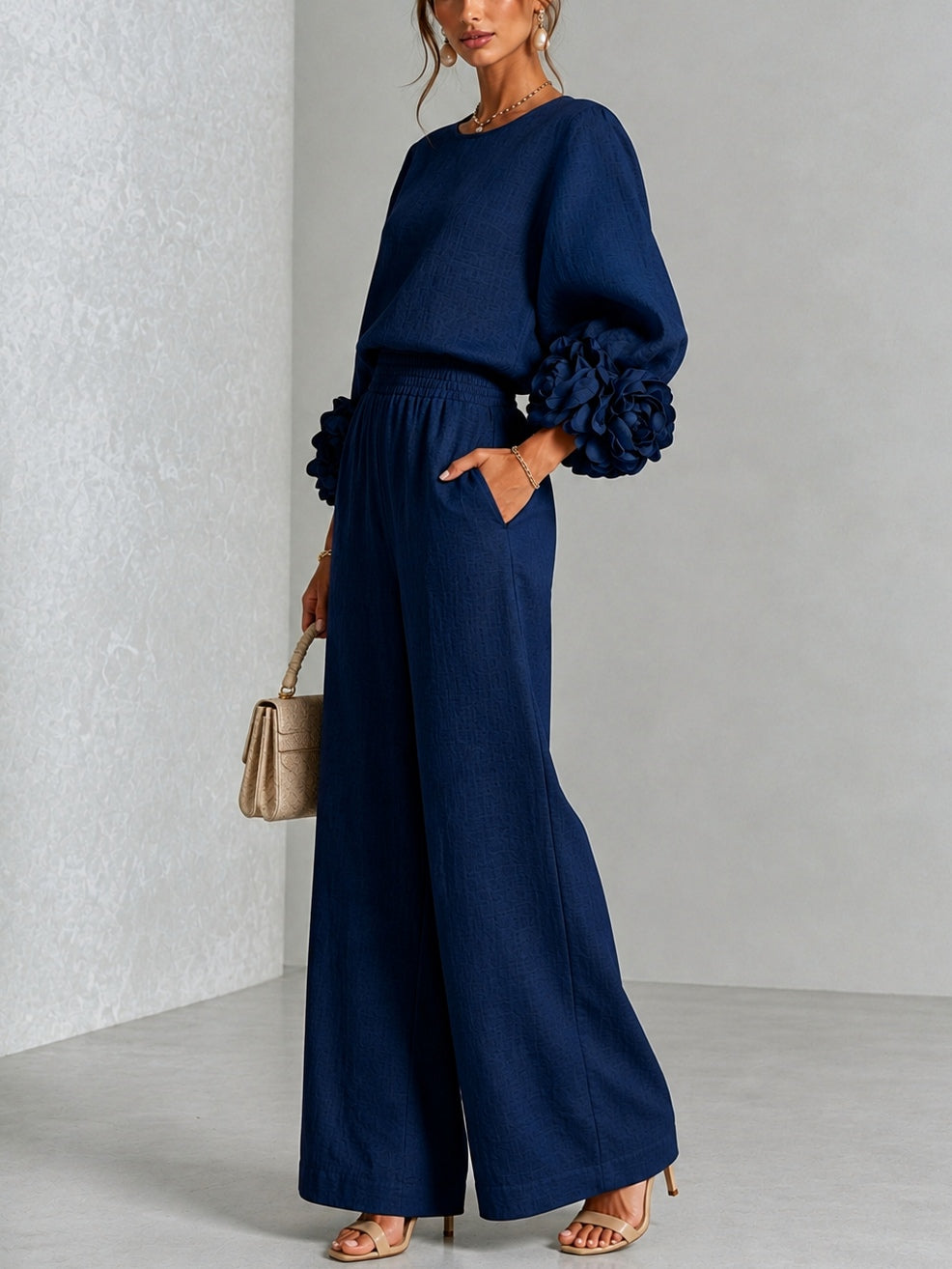 Celine | Conjunto azul marino con puños florales