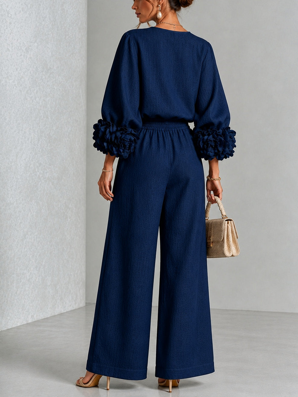 Celine | Conjunto azul marino con puños florales
