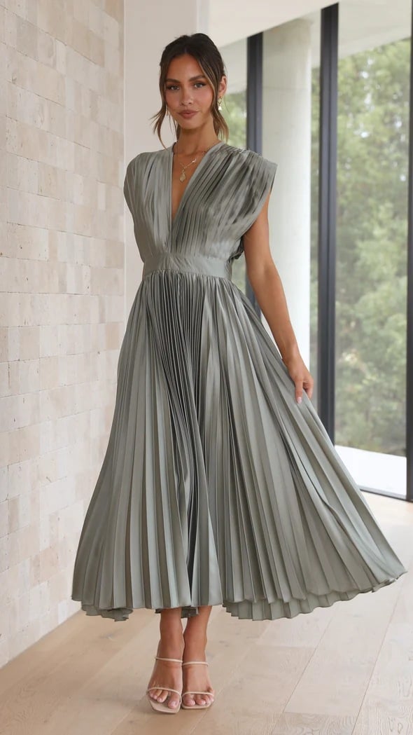 Carolina | Vestido de satén con escote en V