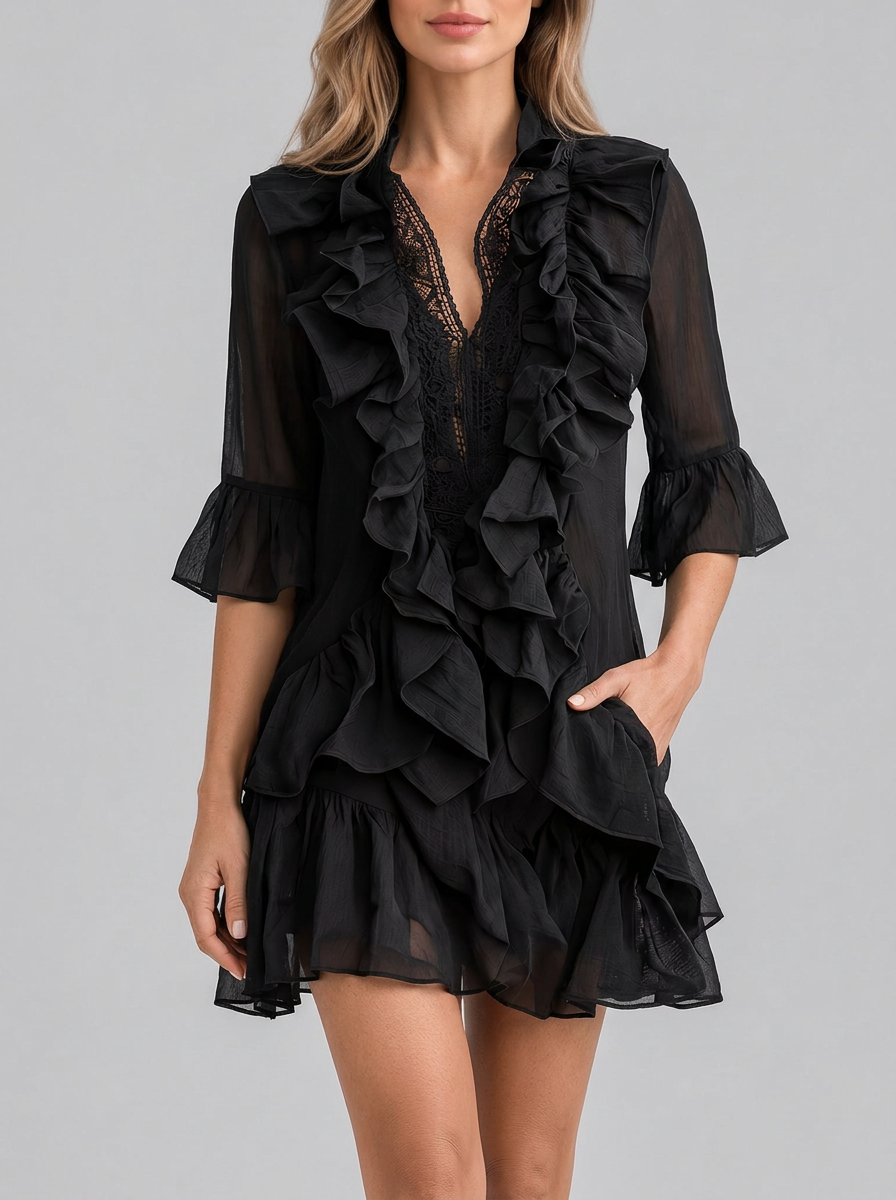 Vestido mini negro de gasa con volantes y encaje